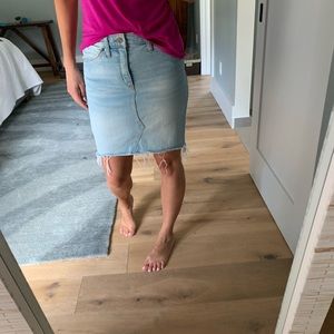 Adorable frayed denim skirt